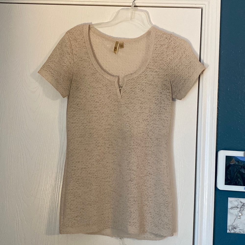 BKE short sleeve cream top size Large